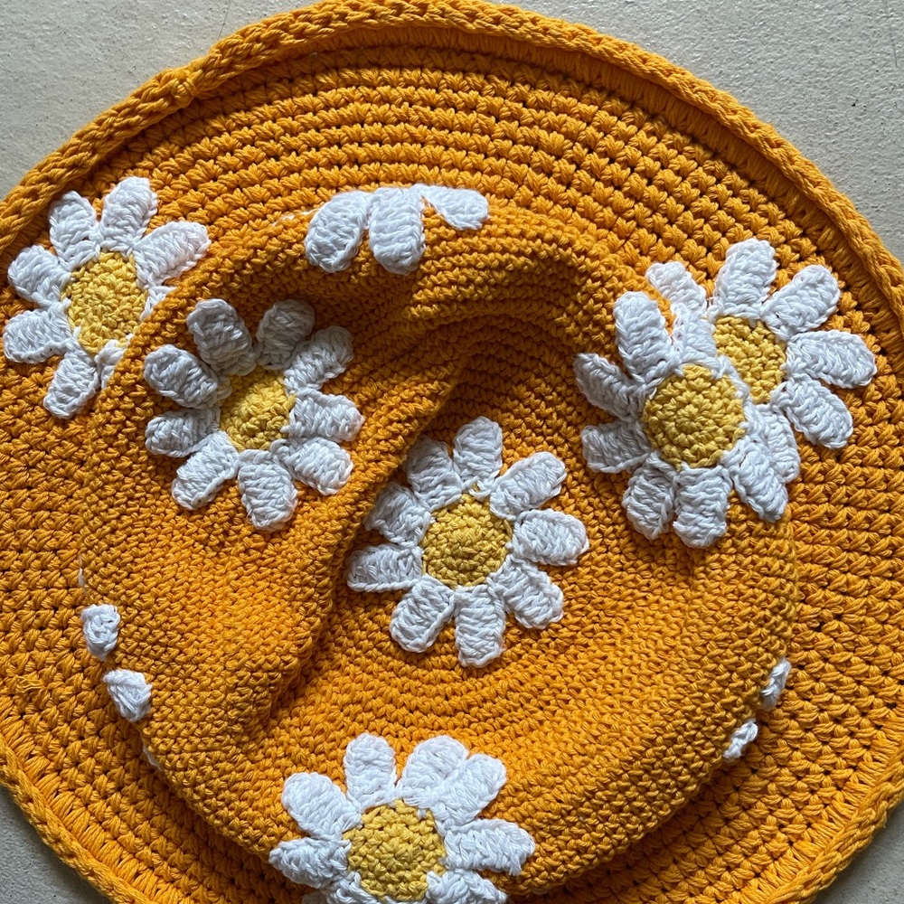 Crochet Daisy Bucket Hat